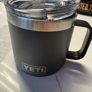 YETI black Travel Mug with Lid